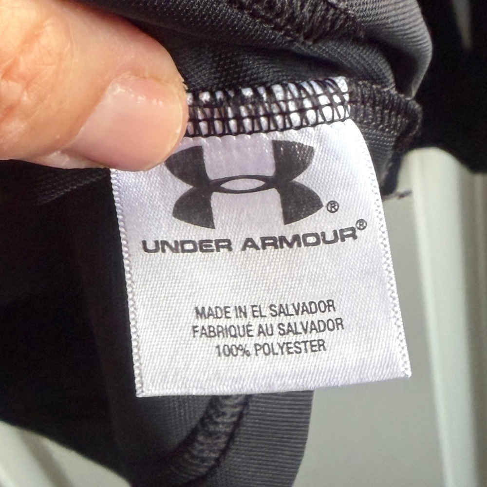Like New size XL Under Armour Men's Long Sleeve Black Heat Gear tee. - Picture 5 of 8